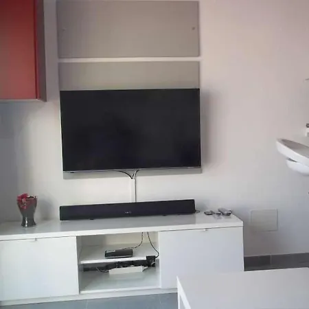 Sleeps 2 Pool Wifi T691570