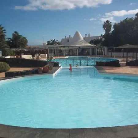 Apartment Sleeps 2 Pool Wifi T691570