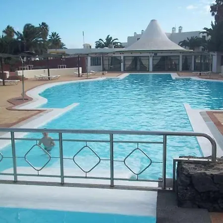 Apartment Sleeps 2 Pool Wifi T691570 *